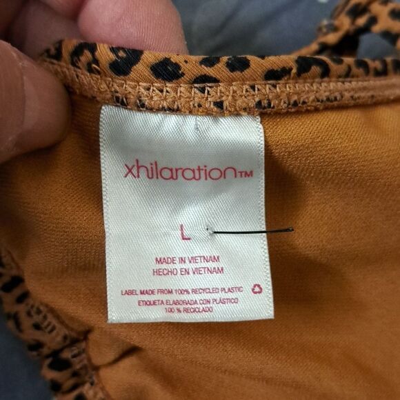 Xhilaration triangle animal print bikini top size large - Picture 3 of 3